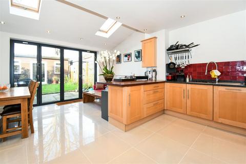 31 Ashcombe Road, London, SW19 8JP