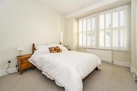 31 Ashcombe Road, London, SW19 8JP