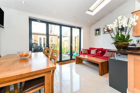 31 Ashcombe Road, London, SW19 8JP