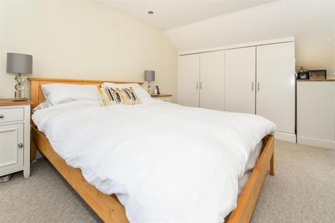 31 Ashcombe Road, London, SW19 8JP