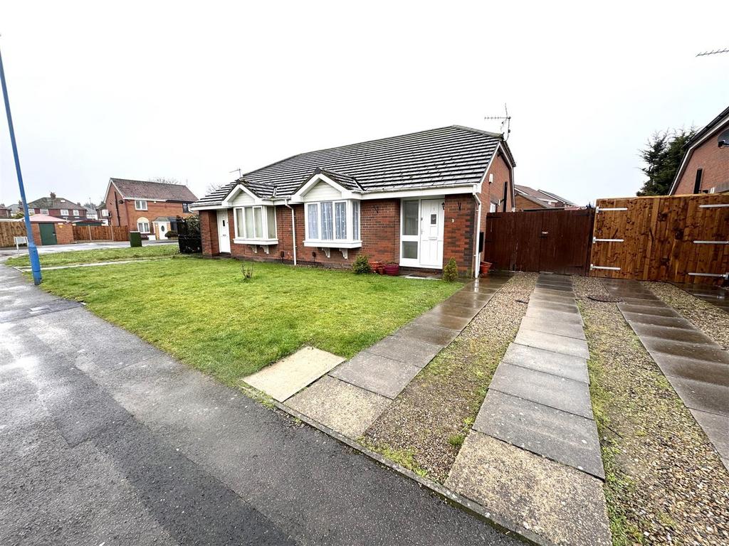Rosthwaite Close, Bakers Mead... 2 bed semidetached bungalow £600