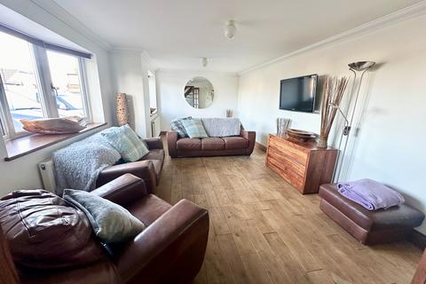 5 bedroom semi-detached house for sale - Thames Crescent, Corringham, SS17