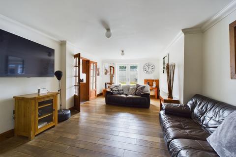 5 bedroom semi-detached house for sale, Thames Crescent, Corringham, SS17