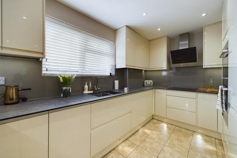 6 Crofton Avenue, Corringham, Stanford-le-hope, SS17 7TD