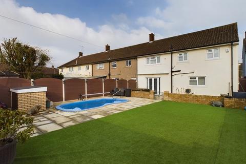 6 Crofton Avenue, Corringham, Stanford-le-hope, SS17 7TD