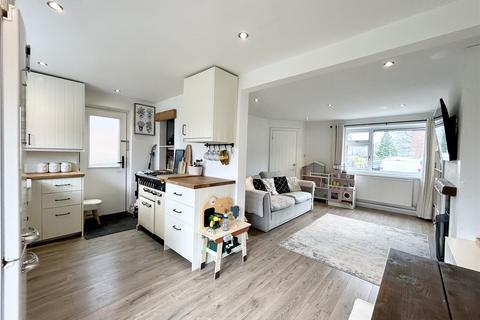 2 bedroom semi-detached house for sale, Fairfield Rise, Kirkburton, Huddersfield, HD8 0SS