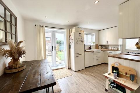 2 bedroom semi-detached house for sale - Fairfield Rise, Kirkburton, Huddersfield, HD8 0SS