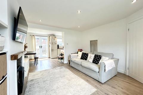 2 bedroom semi-detached house for sale - Fairfield Rise, Kirkburton, Huddersfield, HD8 0SS