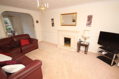 3 bedroom detached house for sale, Restharrow Way, Chatham