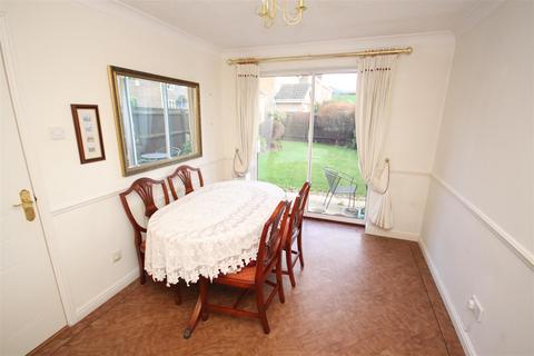 3 bedroom detached house for sale, Restharrow Way, Chatham