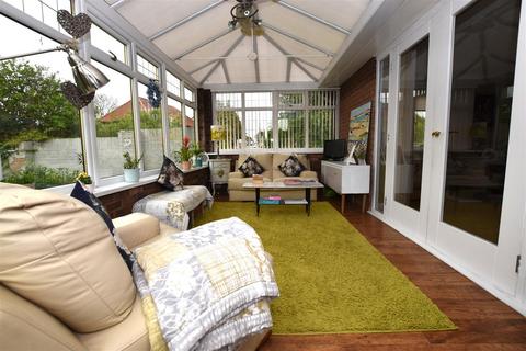 4 bedroom detached bungalow for sale, The Green, Sproatley