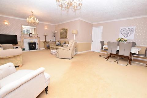 4 bedroom detached bungalow for sale, The Green, Sproatley