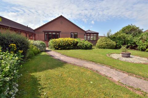 4 bedroom detached bungalow for sale, The Green, Sproatley