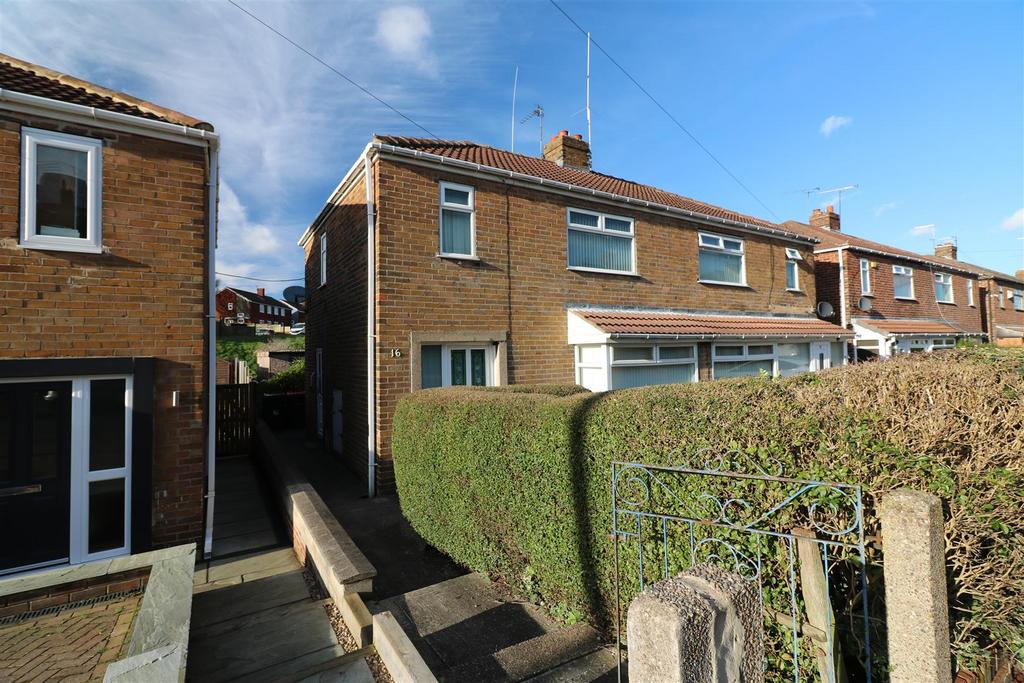 Larch Avenue, Wickersley, Rotherham 3 bed semidetached house for sale