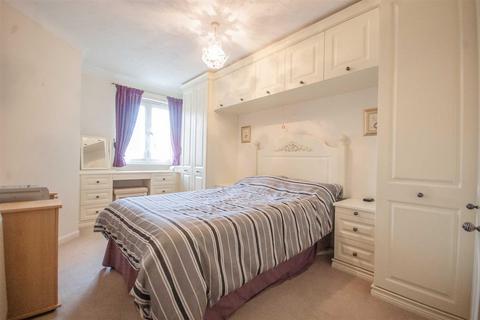 2 bedroom retirement property for sale, Cedar Avenue, City Centre, Chelmsford