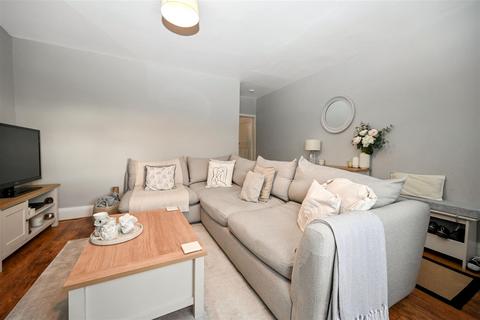 32 Canada Road, Rawdon, Leeds, LS19 6LR