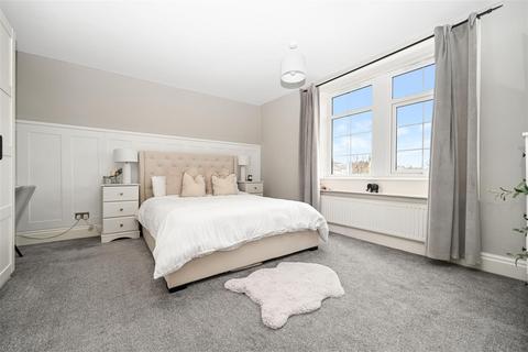 32 Canada Road, Rawdon, Leeds, LS19 6LR