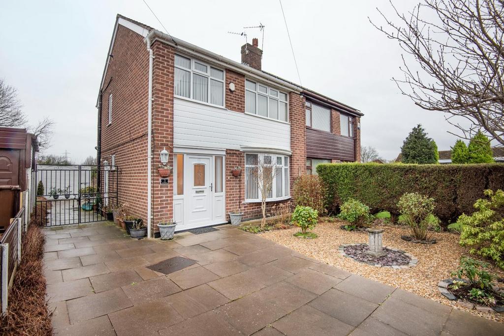 Ringway Avenue, Leigh 3 bed semidetached house for sale £235,000