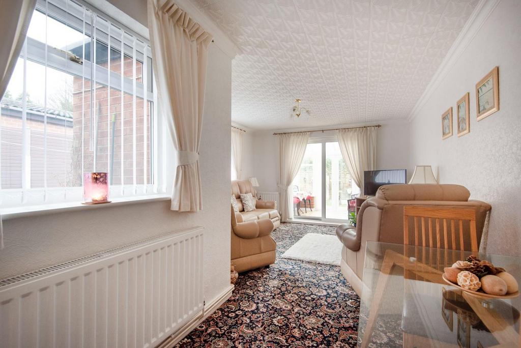 3 Ringway Ave.14.jpg