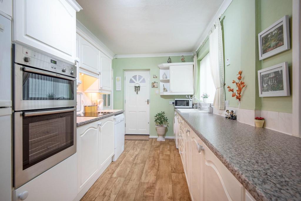 3 Ringway Ave.15.jpg