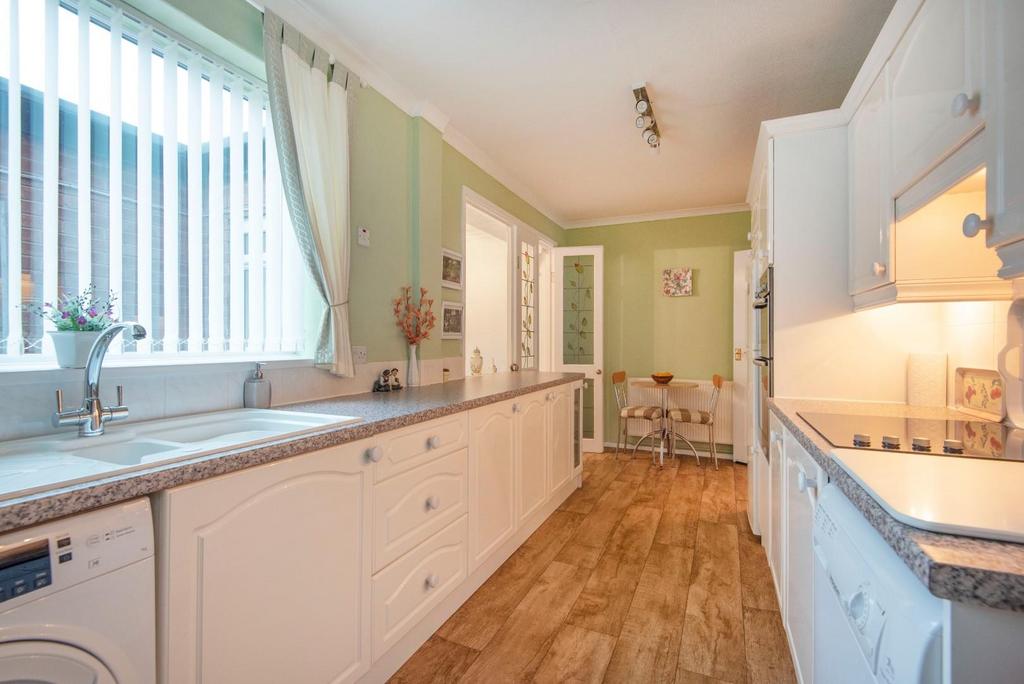 3 Ringway Ave.16.jpg