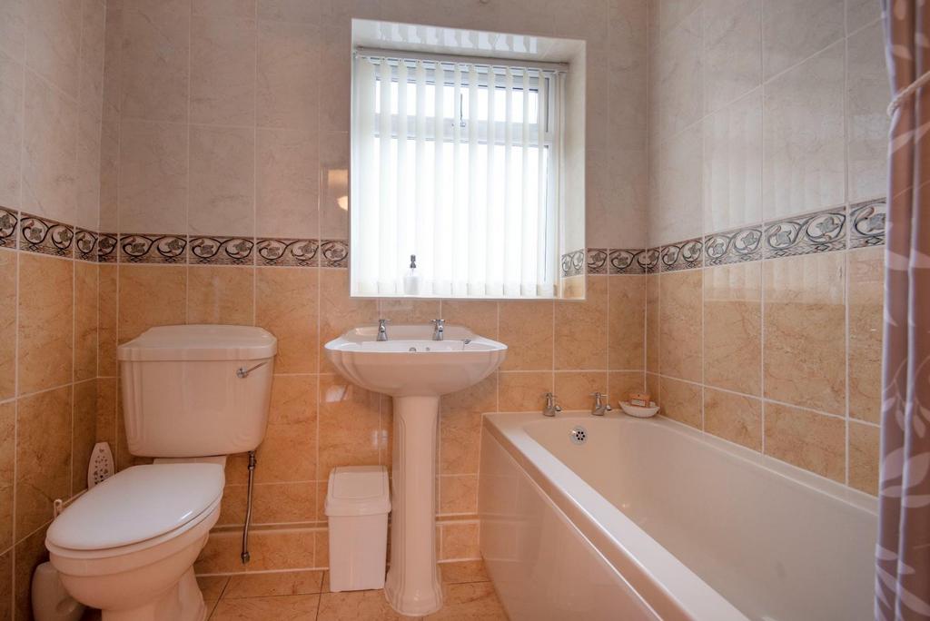 3 Ringway Ave.7.jpg
