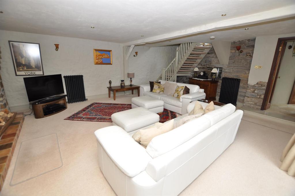 Formal Lounge