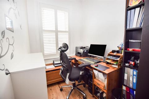 34 Boyd Road, London, SW19 2DG