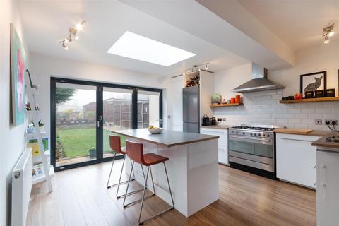 6 Bordergate, Mitcham, CR4 3JE