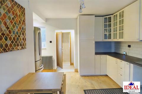 2 Fourth Avenue, Woodlands, Doncaster, DN6 7QA