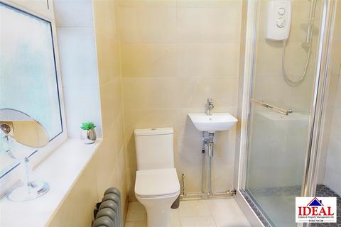 2 Fourth Avenue, Woodlands, Doncaster, DN6 7QA