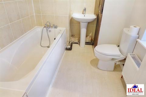 2 Fourth Avenue, Woodlands, Doncaster, DN6 7QA