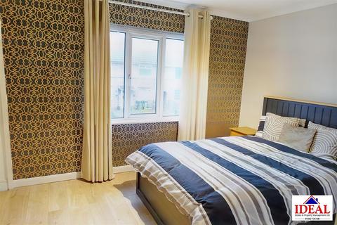 2 Fourth Avenue, Woodlands, Doncaster, DN6 7QA