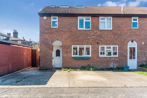 1 Defoe Close, London, SW17 9RL