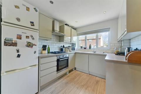 1 Defoe Close, London, SW17 9RL