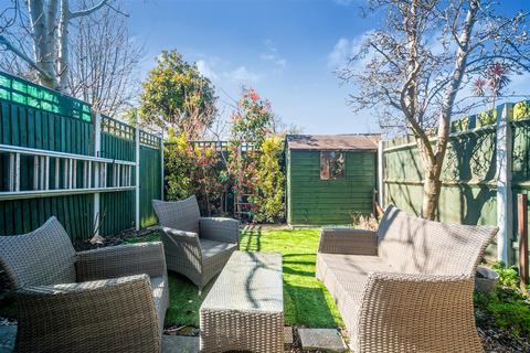 1 Defoe Close, London, SW17 9RL
