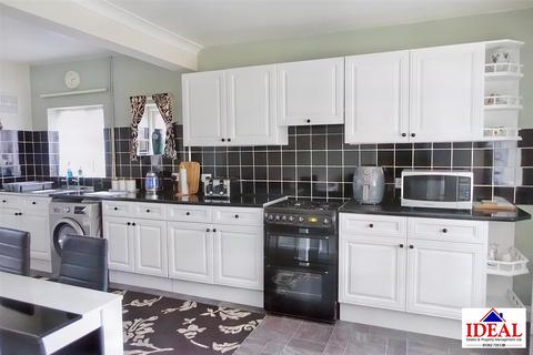 48 Lodge Road, Doncaster, DN6 8PX