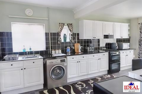 48 Lodge Road, Doncaster, DN6 8PX