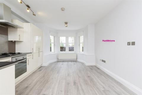 1 bedroom flat to rent, Crescent Road, London N8
