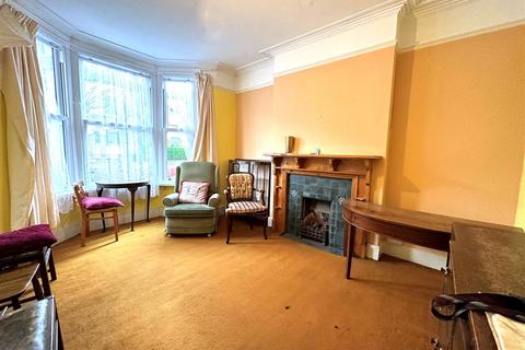 14 Warren Road, London, SW19 2HX