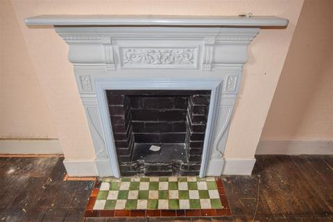 14 Warren Road, London, SW19 2HX
