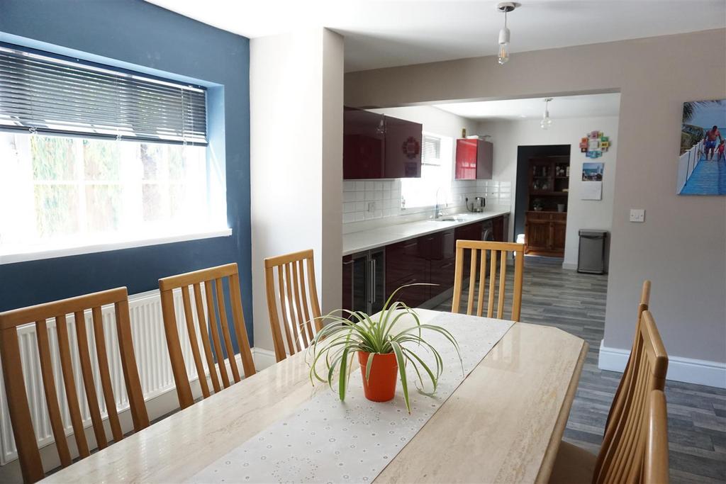 Crabgate Lane, Skellow, Doncaster 3 bed detached house for sale £299,950