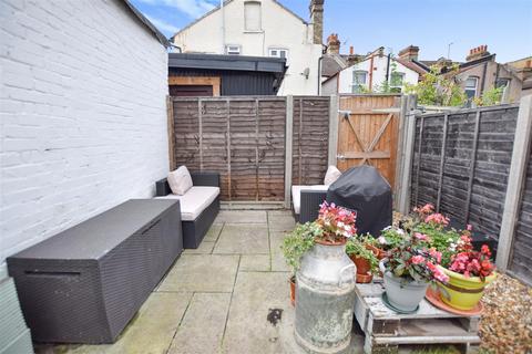 3 Ashtree Avenue, Mitcham, CR4 3DS