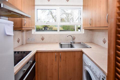 125 Runnymede, London, SW19 2RQ
