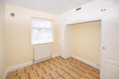 125 Runnymede, London, SW19 2RQ