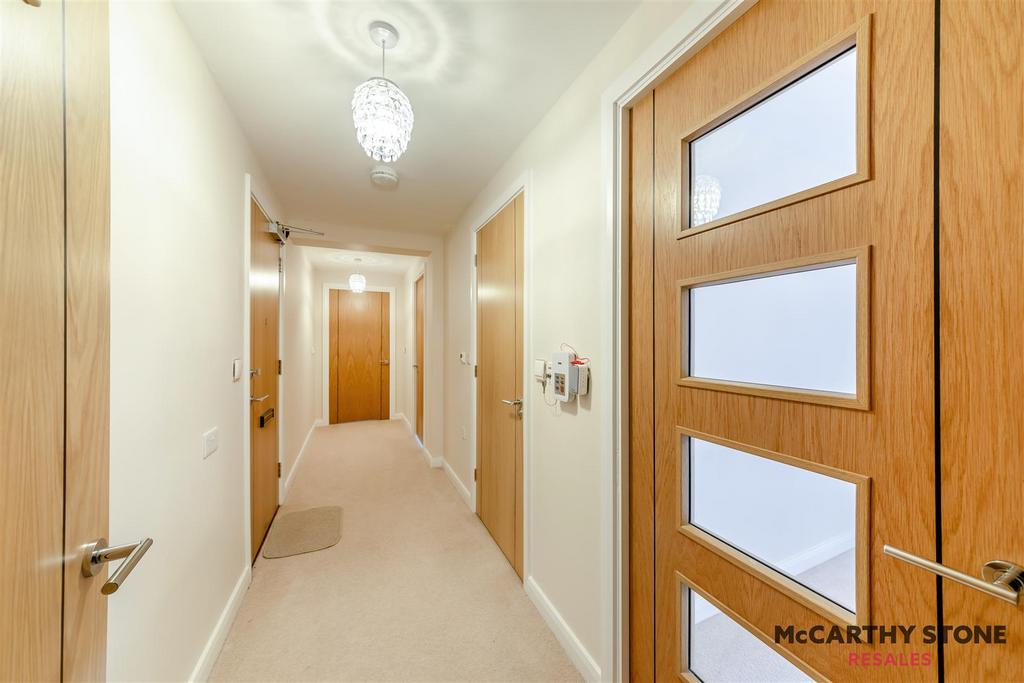 8584154-interior10.jpg