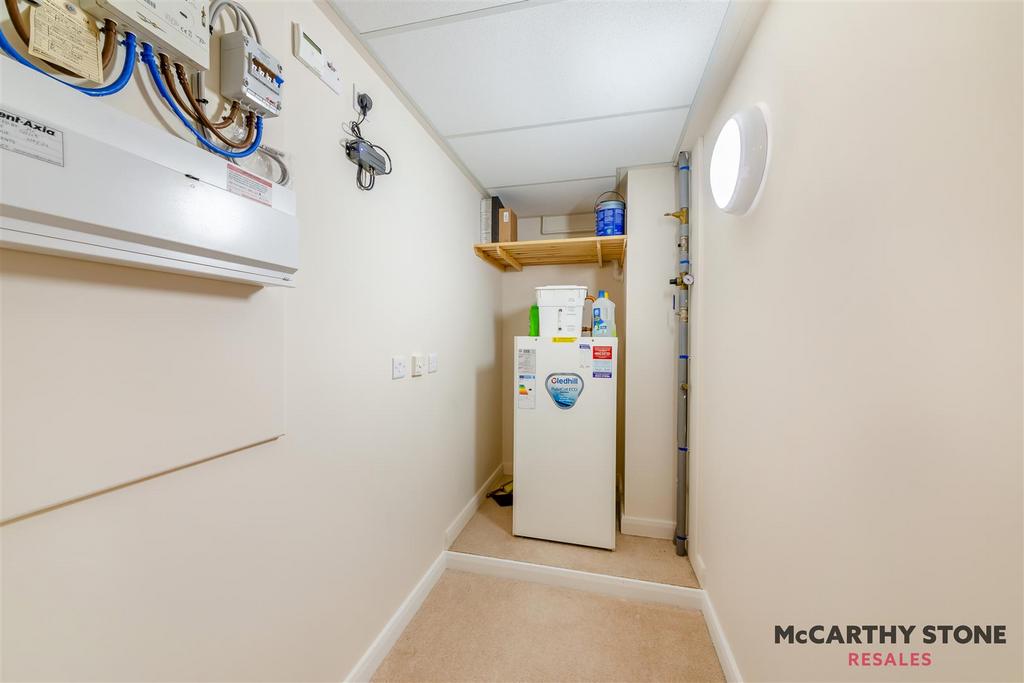 8584154-interior09.jpg