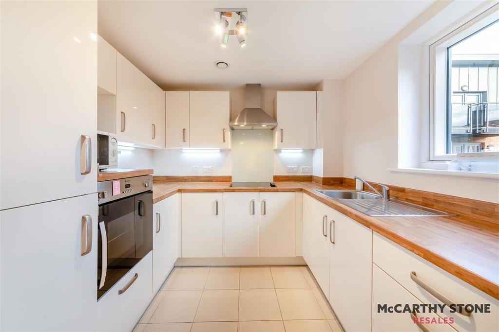8584154-interior12.jpg