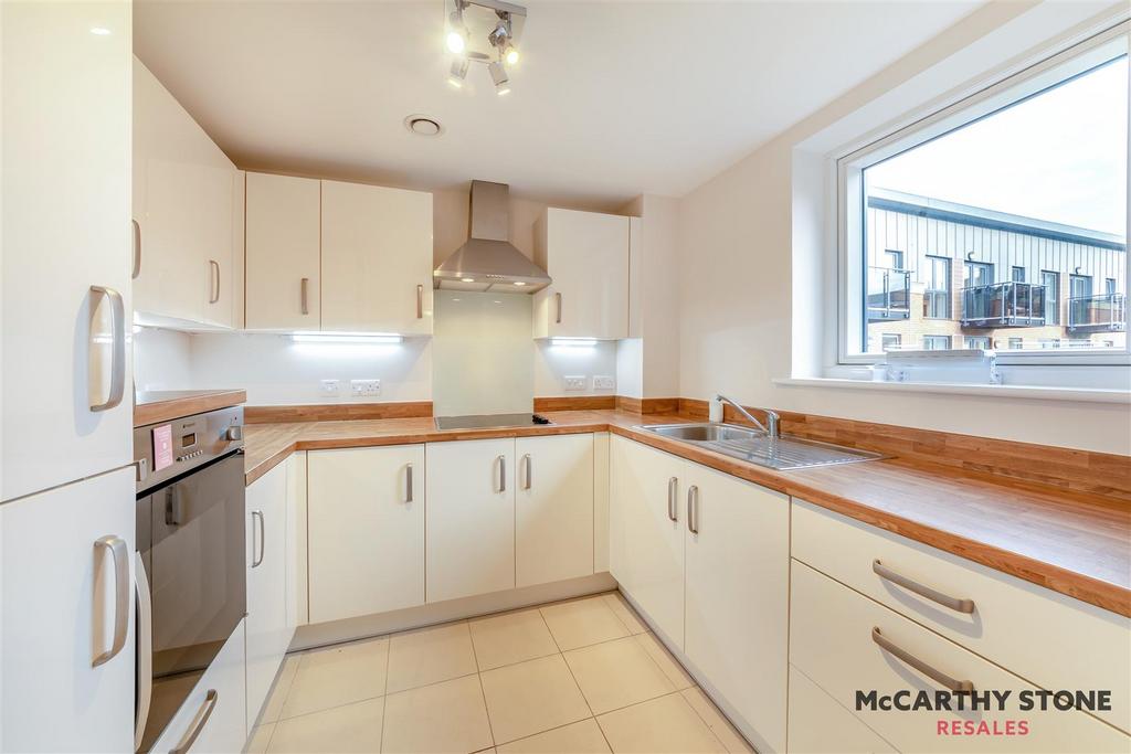8584154-interior11.jpg