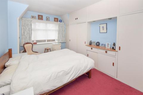 32 The Close, Mitcham, CR4 4LS